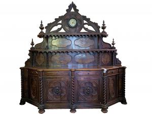 Neugotische Anrichte mit Regal aus Nussbaumholz